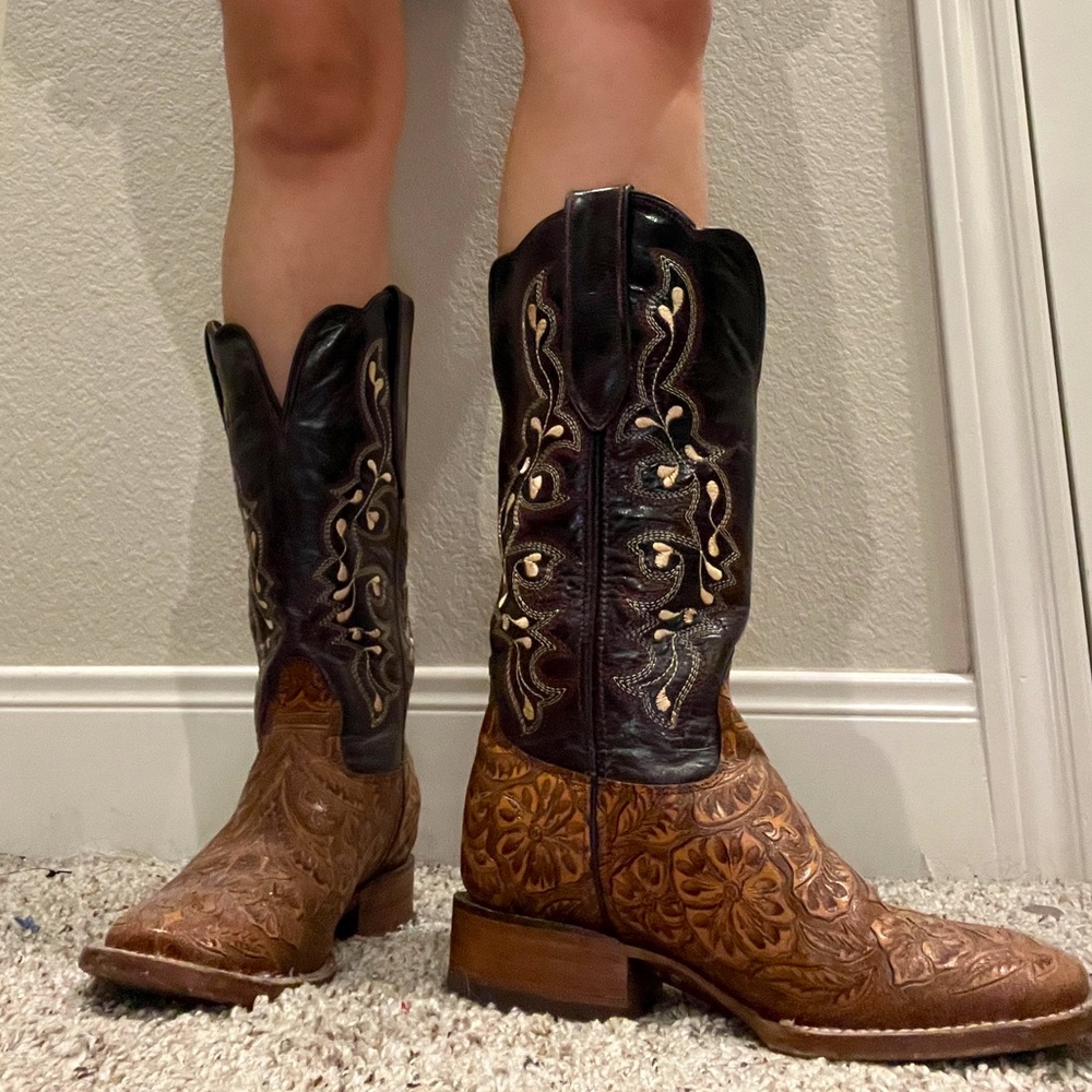 Loved, brown Western Boots with floral detailings